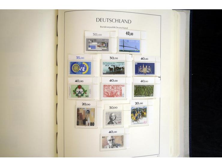 1949/90, postfrisch, in den Hauptnummern weit überkomplette Sammlung, dabei fast alle Werte aus Bogenecke, dabei u.a. Mi.-Nr.