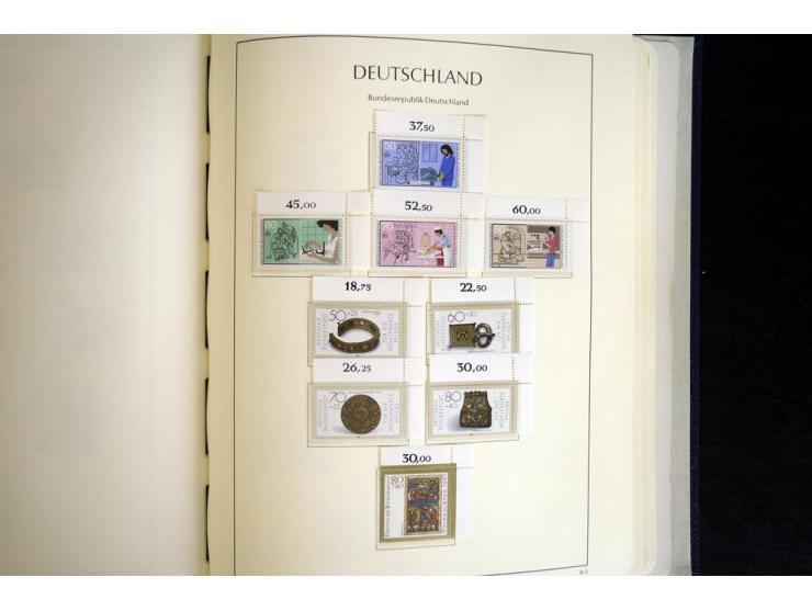 1949/90, postfrisch, in den Hauptnummern weit überkomplette Sammlung, dabei fast alle Werte aus Bogenecke, dabei u.a. Mi.-Nr.