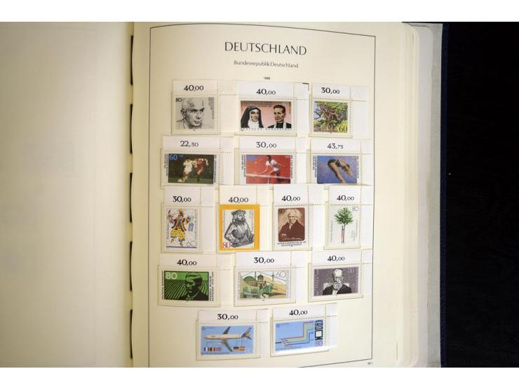 1949/90, postfrisch, in den Hauptnummern weit überkomplette Sammlung, dabei fast alle Werte aus Bogenecke, dabei u.a. Mi.-Nr.