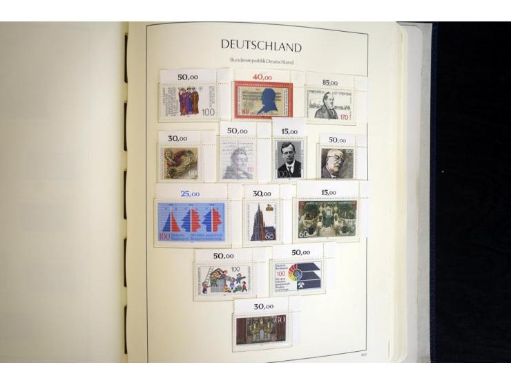 1949/90, postfrisch, in den Hauptnummern weit überkomplette Sammlung, dabei fast alle Werte aus Bogenecke, dabei u.a. Mi.-Nr.
