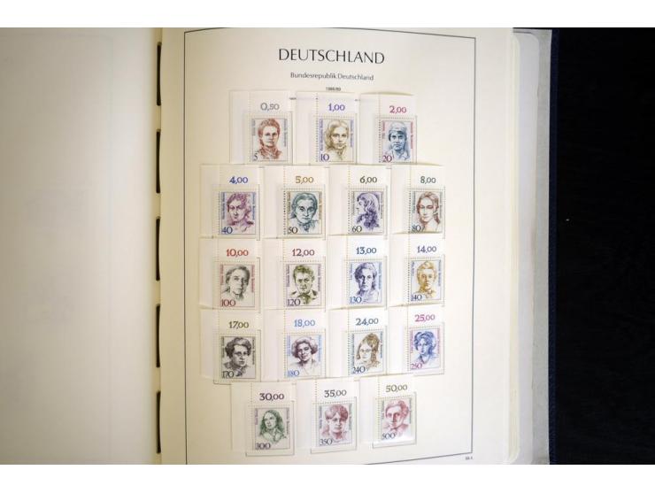 1949/90, postfrisch, in den Hauptnummern weit überkomplette Sammlung, dabei fast alle Werte aus Bogenecke, dabei u.a. Mi.-Nr.