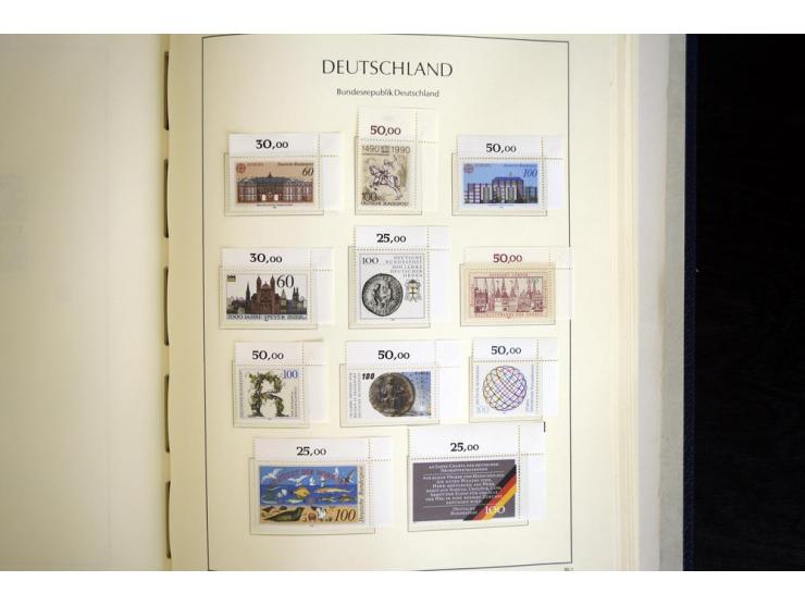 1949/90, postfrisch, in den Hauptnummern weit überkomplette Sammlung, dabei fast alle Werte aus Bogenecke, dabei u.a. Mi.-Nr.