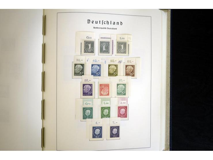 1949/90, postfrisch, in den Hauptnummern weit überkomplette Sammlung, dabei fast alle Werte aus Bogenecke, dabei u.a. Mi.-Nr.