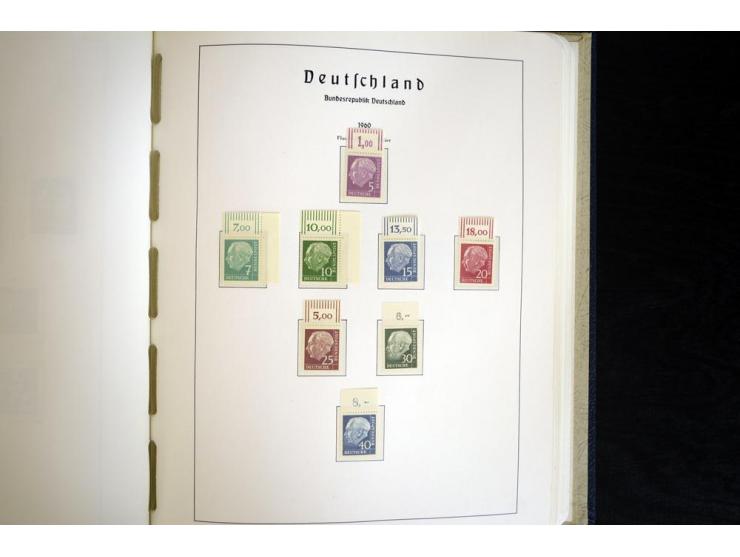 1949/90, postfrisch, in den Hauptnummern weit überkomplette Sammlung, dabei fast alle Werte aus Bogenecke, dabei u.a. Mi.-Nr.