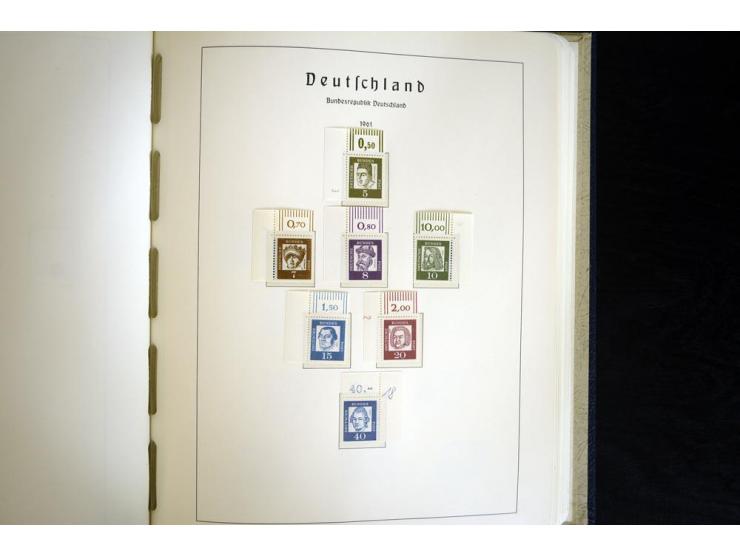 1949/90, postfrisch, in den Hauptnummern weit überkomplette Sammlung, dabei fast alle Werte aus Bogenecke, dabei u.a. Mi.-Nr.
