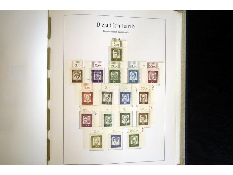 1949/90, postfrisch, in den Hauptnummern weit überkomplette Sammlung, dabei fast alle Werte aus Bogenecke, dabei u.a. Mi.-Nr.