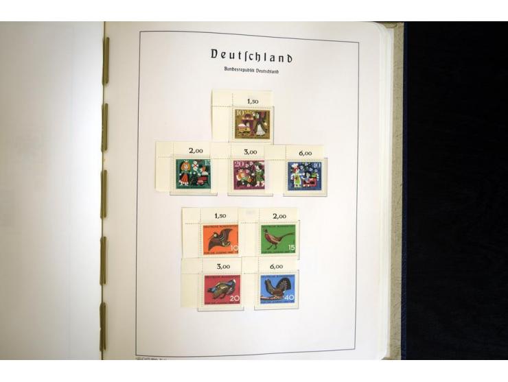 1949/90, postfrisch, in den Hauptnummern weit überkomplette Sammlung, dabei fast alle Werte aus Bogenecke, dabei u.a. Mi.-Nr.