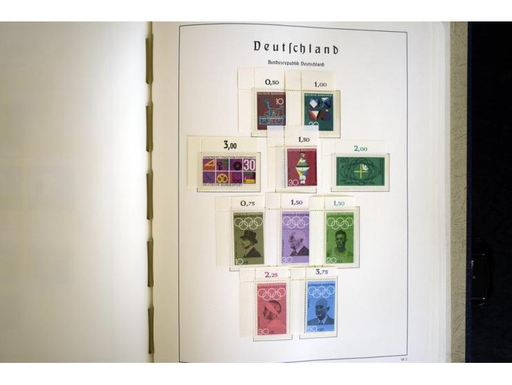 1949/90, postfrisch, in den Hauptnummern weit überkomplette Sammlung, dabei fast alle Werte aus Bogenecke, dabei u.a. Mi.-Nr.