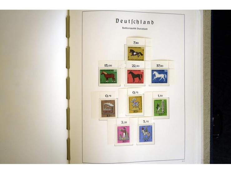 1949/90, postfrisch, in den Hauptnummern weit überkomplette Sammlung, dabei fast alle Werte aus Bogenecke, dabei u.a. Mi.-Nr.