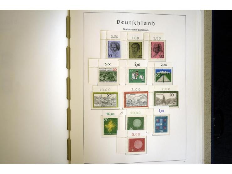 1949/90, postfrisch, in den Hauptnummern weit überkomplette Sammlung, dabei fast alle Werte aus Bogenecke, dabei u.a. Mi.-Nr.