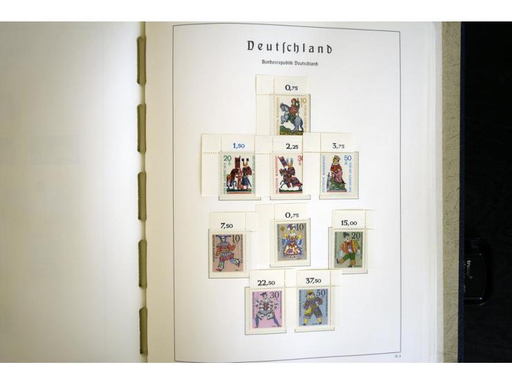 1949/90, postfrisch, in den Hauptnummern weit überkomplette Sammlung, dabei fast alle Werte aus Bogenecke, dabei u.a. Mi.-Nr.