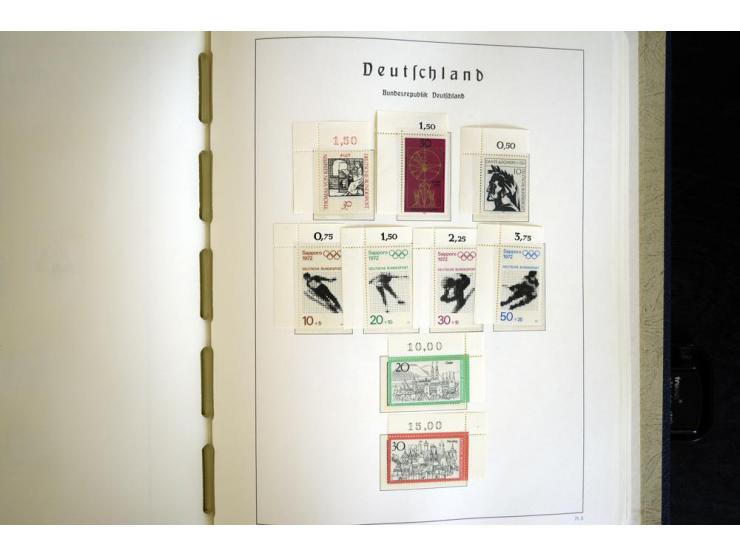 1949/90, postfrisch, in den Hauptnummern weit überkomplette Sammlung, dabei fast alle Werte aus Bogenecke, dabei u.a. Mi.-Nr.