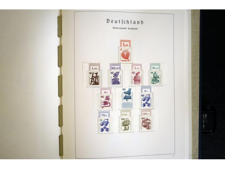 1949/90, postfrisch, in den Hauptnummern weit überkomplette Sammlung, dabei fast alle Werte aus Bogenecke, dabei u.a. Mi.-Nr.