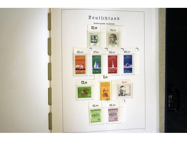 1949/90, postfrisch, in den Hauptnummern weit überkomplette Sammlung, dabei fast alle Werte aus Bogenecke, dabei u.a. Mi.-Nr.