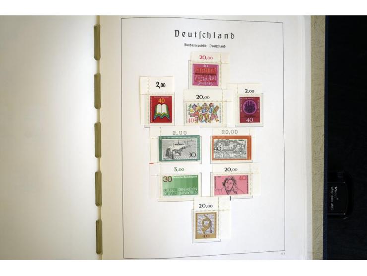 1949/90, postfrisch, in den Hauptnummern weit überkomplette Sammlung, dabei fast alle Werte aus Bogenecke, dabei u.a. Mi.-Nr.