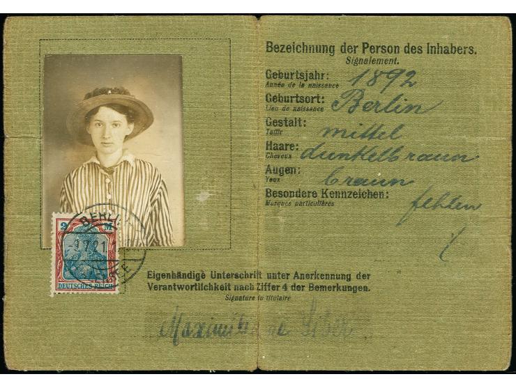 2 M. mit Stempel "BERLIN-HALENSEE 9.7.21" für die Ausstellungsgebühr auf zweisprachiger Postausweiskarte mit vorderseitigem v