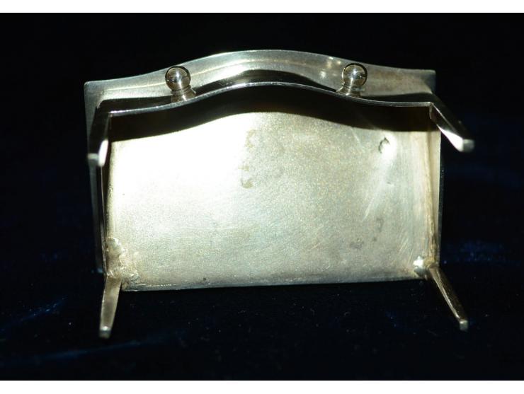 Englisches Silber, Briefmarkendose in der Form eines Schreibtisches mit einer Schublade, Punzmarken der Firma Arhur & John Zi