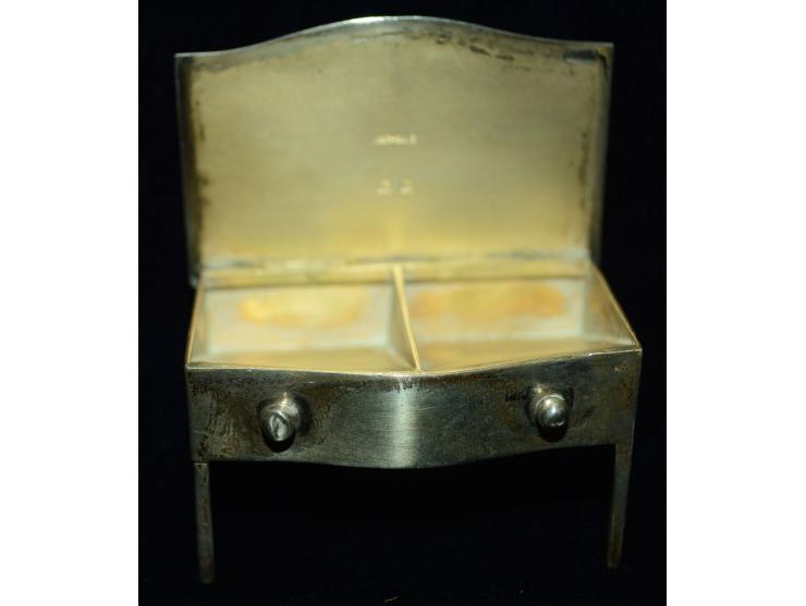 Englisches Silber, Briefmarkendose in der Form eines Schreibtisches, Punzmarken der Firma Arhur & John Zimmerman, Birmingham 