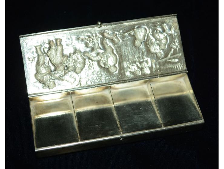 Niederländisches Silber, Briefmarkendose mit zwei Fächer ober- und unterseitig mit jeweils vier Briefmarkenfächern. Der Decke
