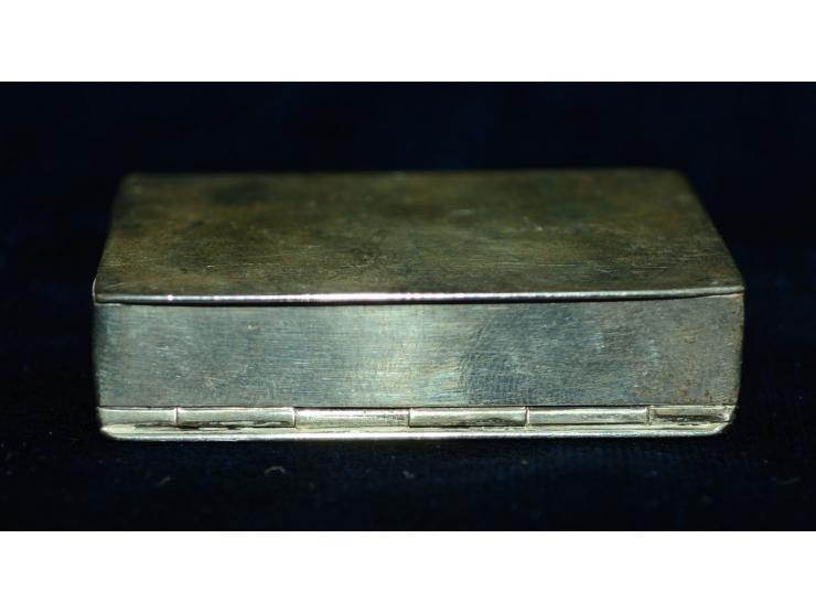 Sterling Silber, kleine Briefmarkendose, wohl Ende 19. Jhd.. Die Dose verfügt über vier Briefmarkenfächer, zwei ober- und zwe
