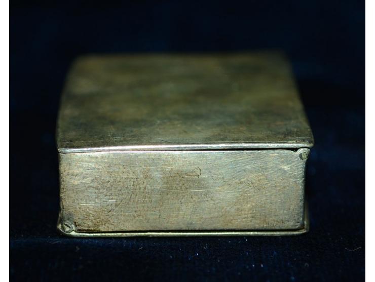 Sterling Silber, kleine Briefmarkendose, wohl Ende 19. Jhd.. Die Dose verfügt über vier Briefmarkenfächer, zwei ober- und zwe