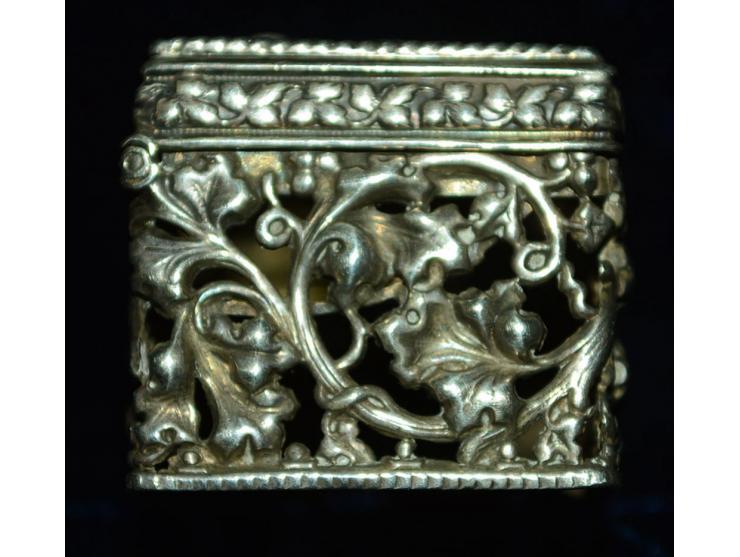 Sterling Silber, Briefmarkendose, reich durchbrochenes florales Design, hergestellt von der Firma J. E. Caldwell & Co in Phil