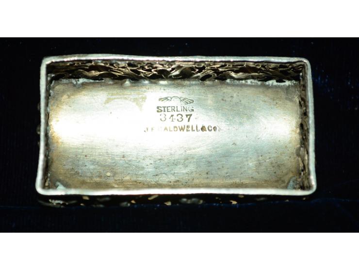 Sterling Silber, Briefmarkendose, reich durchbrochenes florales Design, hergestellt von der Firma J. E. Caldwell & Co in Phil