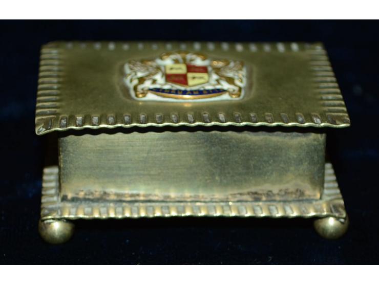 Englisches Silber, kleine Briefmarkendose mit aufgesetztem Wappenschild und Inschrift: "Cymru am byth" - Lang lebe Wales, End