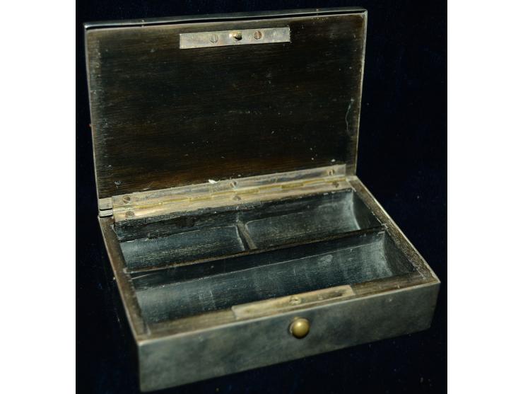 Englisches Silber, große Briefmarkendose aus Palisanderholz mit Siberblech verkleidet. Pastorale Szene in erhabener Ausführun