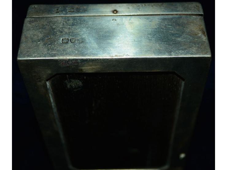 Englisches Silber, große Briefmarkendose aus Palisanderholz mit Siberblech verkleidet. Pastorale Szene in erhabener Ausführun