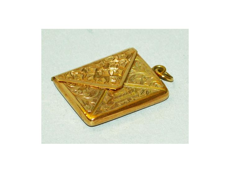Gold-Briefmarkendose in Form eines Briefes, reich ziseliert, Chester Puntzmarke, 9 Karat Gold, ein Briefmarkenfach. Ein außer