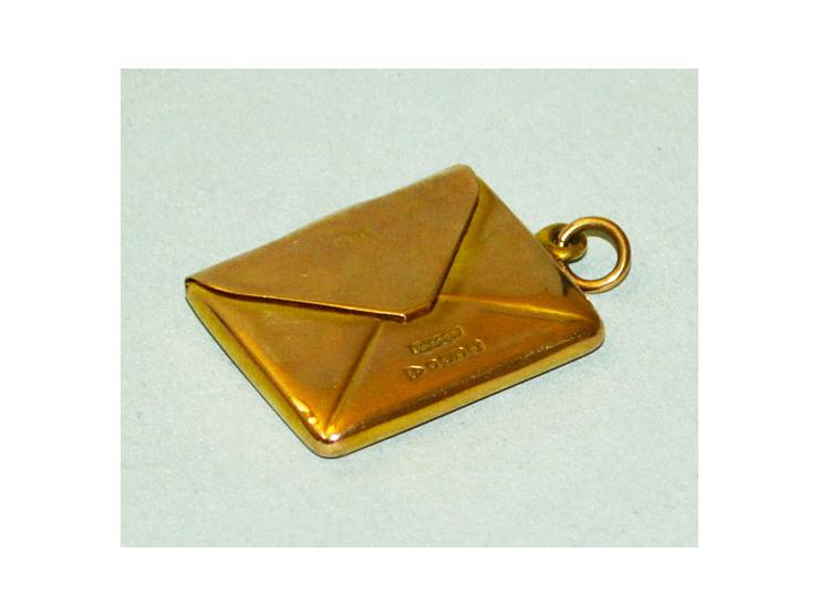 Gold-Briefmarkendose in Form eines Briefes, Chester Puntzmarke, 9 Karat Gold, ein Briefmarkenfach. Ein außergewöhnliches Stüc
