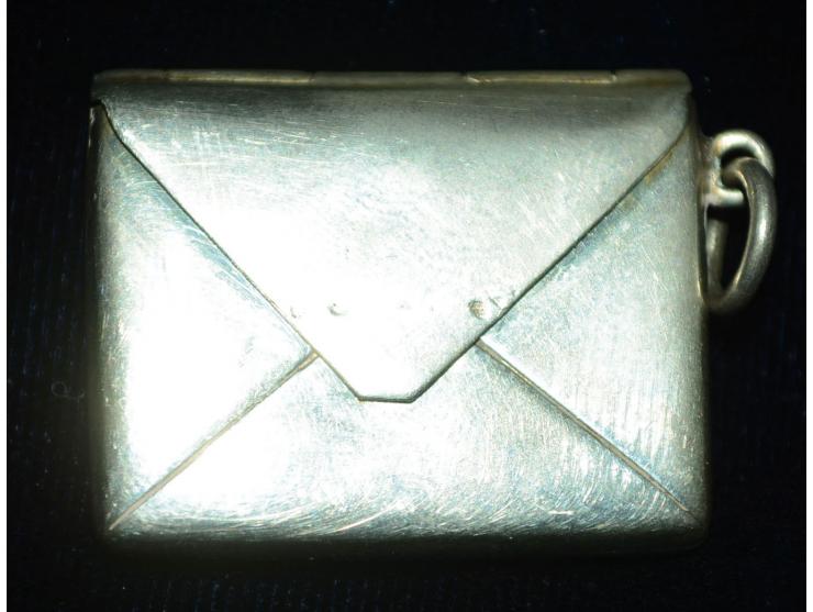 1901 Birmingham Silber - Briefmarkendose in Form eines kleinen Briefes, vorderseitige Prägeverzierung mit Portrait König Edwa