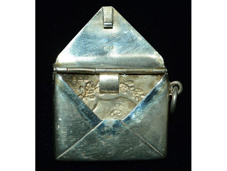 1901 Birmingham Silber - Briefmarkendose in Form eines kleinen Briefes, vorderseitige Prägeverzierung mit Portrait König Edwa
