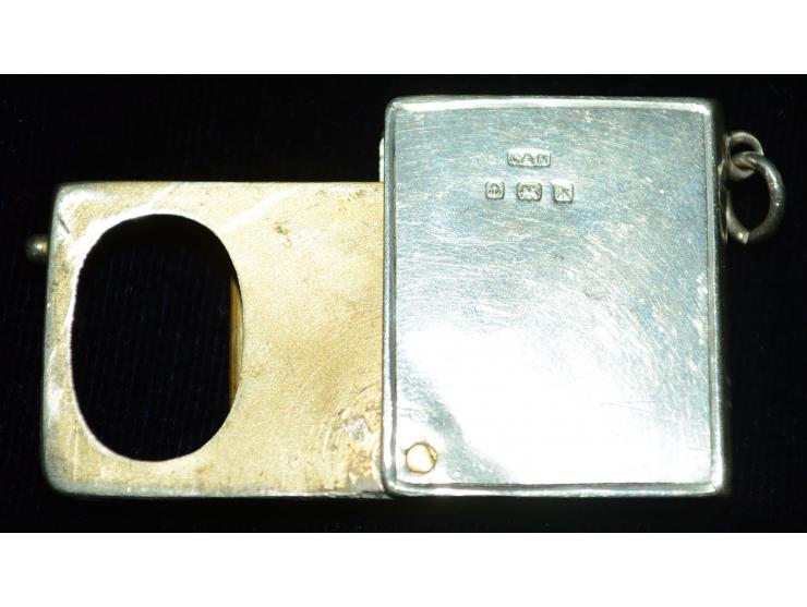 Sterling Silber, Briefmarkendose in Form eines kleinen Buches, hergestellt von der Firma Crisford & Norris, Birmingham, reich