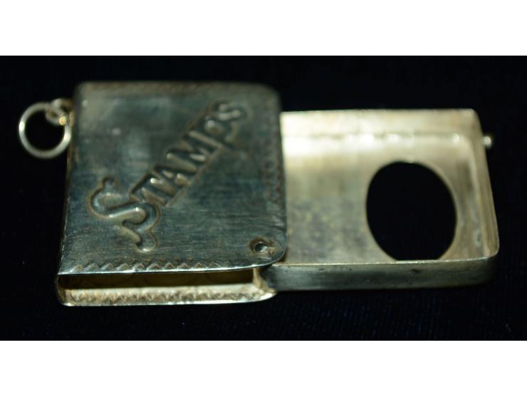Sterling Silber, Briefmarkendose in Form eines kleinen Buches, reiche Prägeverzierung vorder- und rückseitig, sehr schöne Erh