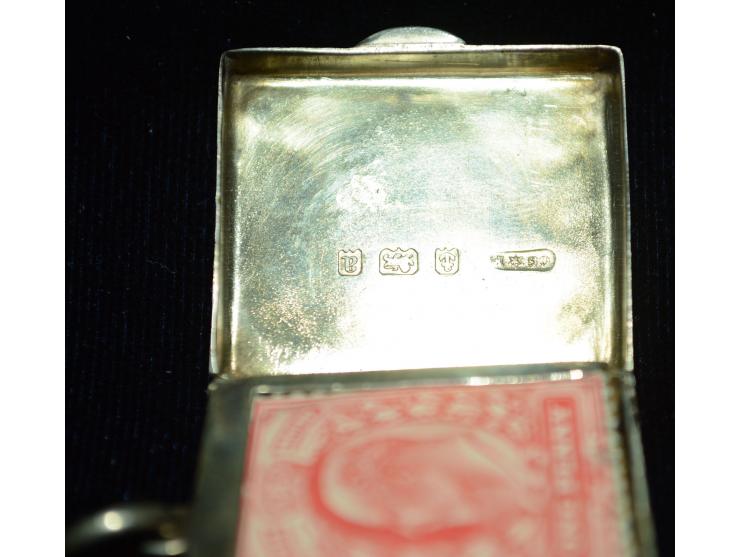 Englische Silber, Briefmarkendose in Form eines kleinen Buches, vorder- und rückseitige Gravurverzierung, Punzmarken, sehr sc