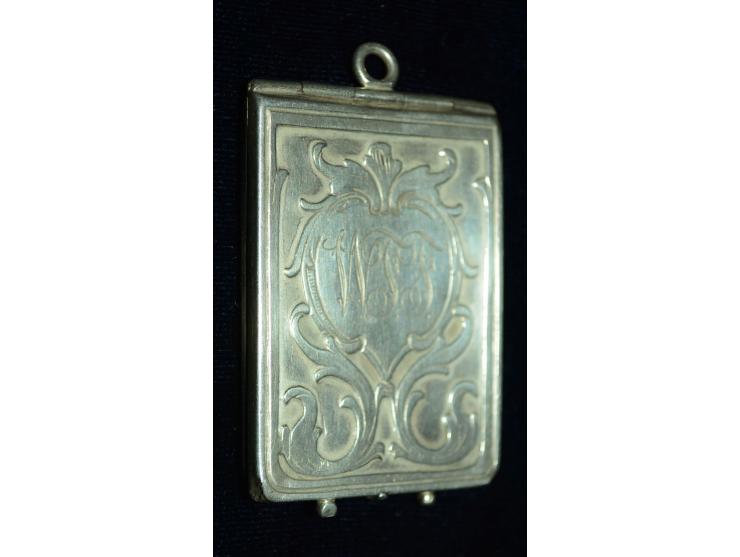 Sterling Silber, kleines Briefmarkenbooklet mit reicher getriebener Verzierung, aufgesetztem Hirschkopf und Stern (Emailspure