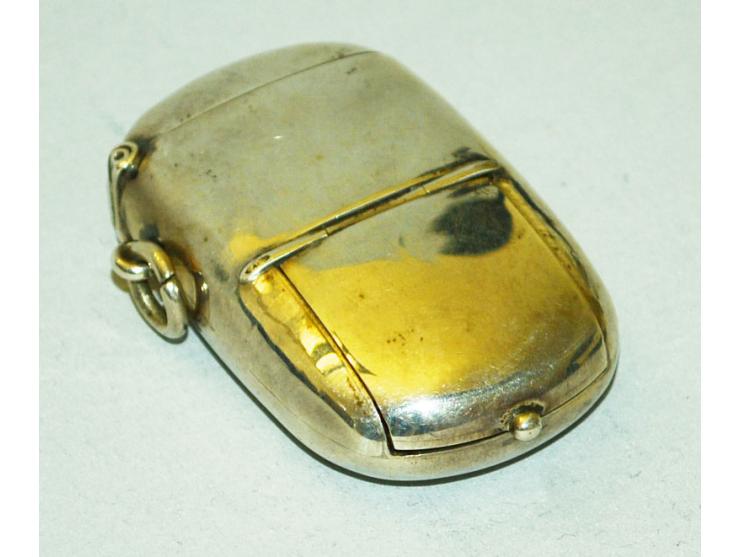 Englisches Silber, kleine Briefmarken/Streichholzdose, englische Punzmarken "AS", wohl Sterling Silber. Die Dose verfügt über