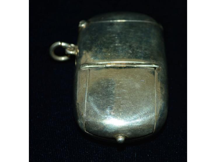 Englisches Silber, kleine Briefmarken/Streichholzdose, englische Punzmarken "AS", wohl Sterling Silber. Die Dose verfügt über