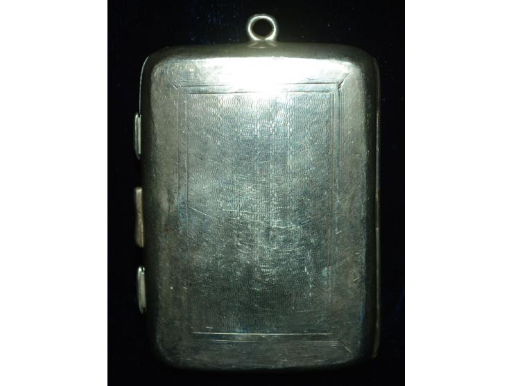 Englische Silber, Briefmarkendose, vorder- und rückseitig fein ziseliert, englische Punzmarken, zwei innenliegende Briefmarke