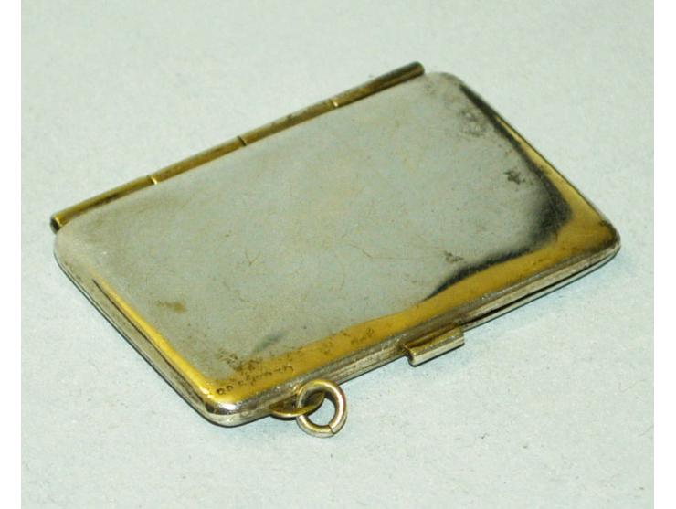 Englisches Silber, kleine Briefmarkendose, Ende 19. Jhd, Englische Punzmarken, versilbert. Die Dose verfügt über zwei Briefma