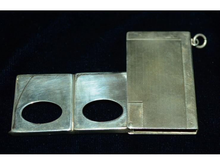 Englisches SIlber, kleine Briefmarkendose, wohl Art Deco, Englische Punzmarken. Die Dose verfügt über zwei Briefmarkenfächer 