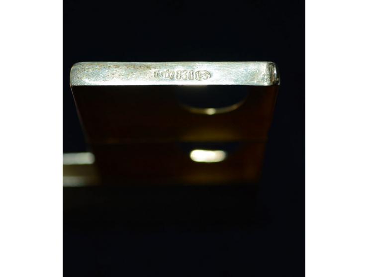 Englisches SIlber, kleine Briefmarkendose, wohl Art Deco, Englische Punzmarken. Die Dose verfügt über zwei Briefmarkenfächer 
