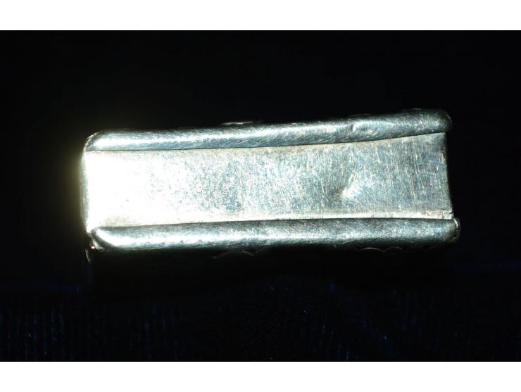 Sterling Silber, Briefmarkendose in Form eines kleinen Buches, reiche Prägeverzierung, Briefmarkenfach sowohl Vorder- als auc