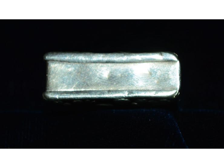 Sterling Silber, Briefmarkendose in Form eines kleinen Buches, reiche Prägeverzierung, Briefmarkenfach sowohl Vorder- als auc