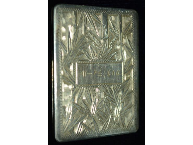 Sterling-Silber, Briefmarkendose mit eingravierten japanischen Schriftzeichen, Ende 19. Jhd., reich ziseliert mit Bambusdesig