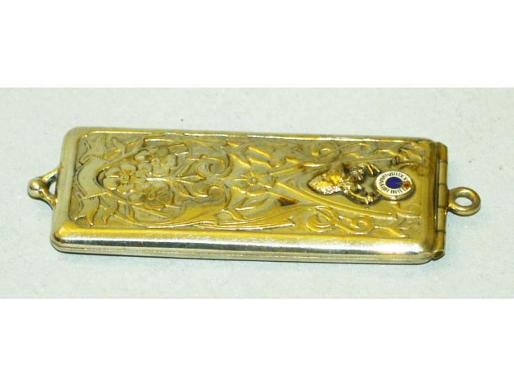 Sterling Silber , kleiner Briefmarkenhalter mit aufgesetztem Hirschkopf und floralem Design. In der Innenseite mit durchbroch