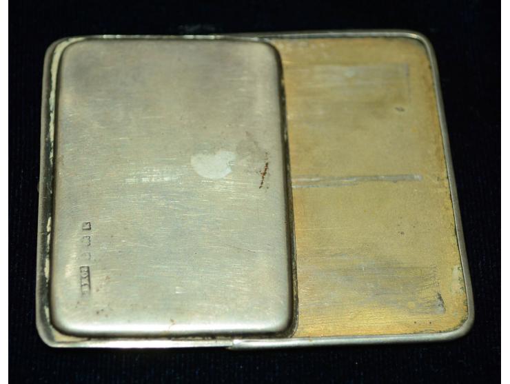 Englisches Silber, kleine Briefmarkendose, Ende 19. Jhd, Englische Punzmarken. Die Dose ist reich mit gravierten Kleebättern 