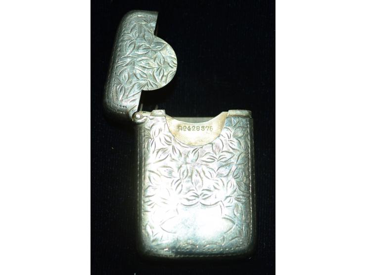Englisches Silber, kleine Briefmarken/Streichholzdose, englische Punzmarken, wohl Ende des 19. Jhd.. Sehr reichhaltige floral